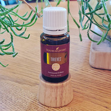 Load image into Gallery viewer, Thieves Essential Oil